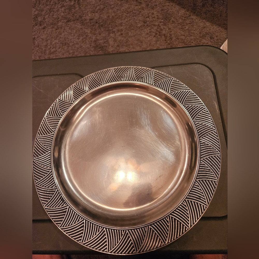 WILTON ARMETALE ROUND SERVING TRAY